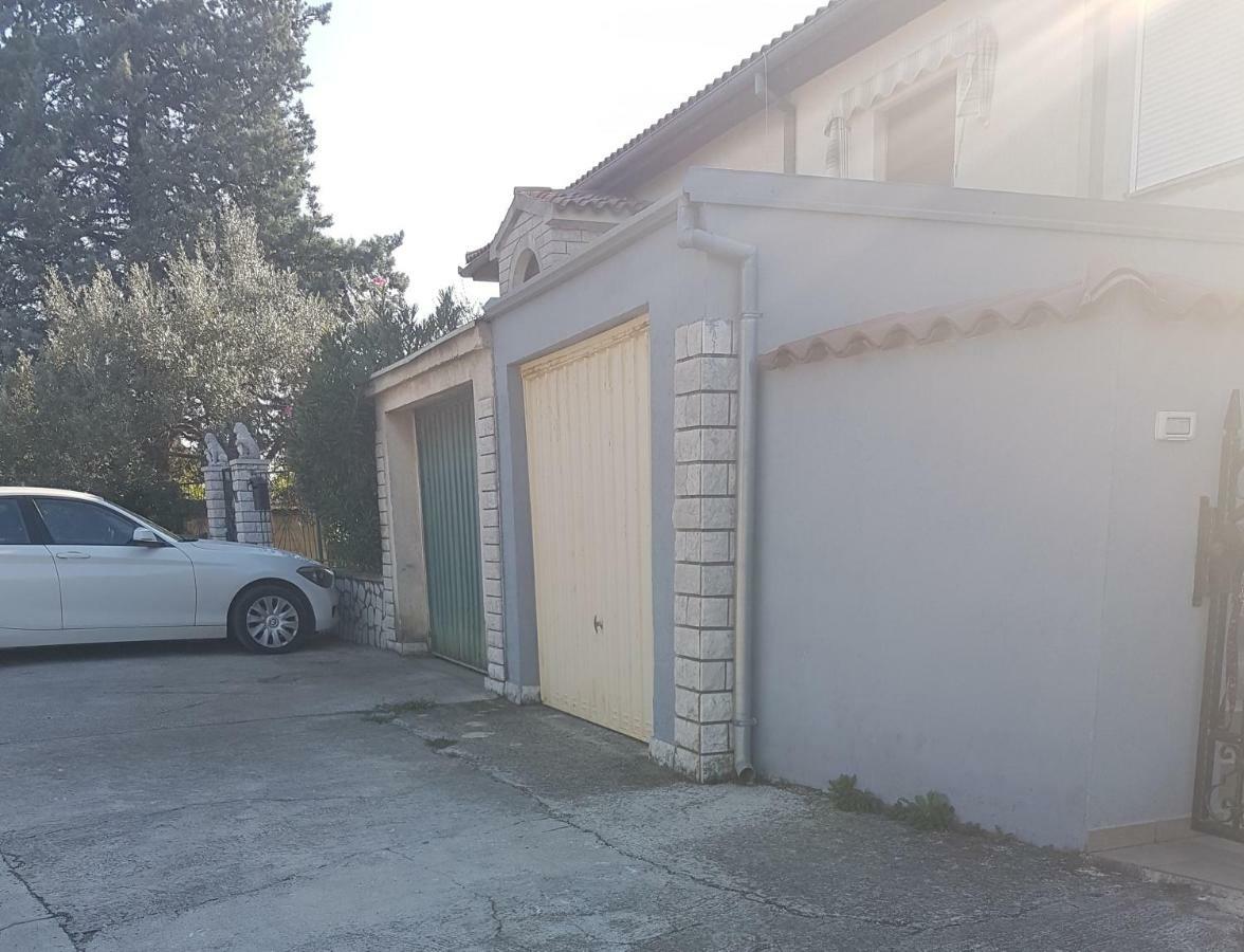 Alda Daire Pula Dış mekan fotoğraf